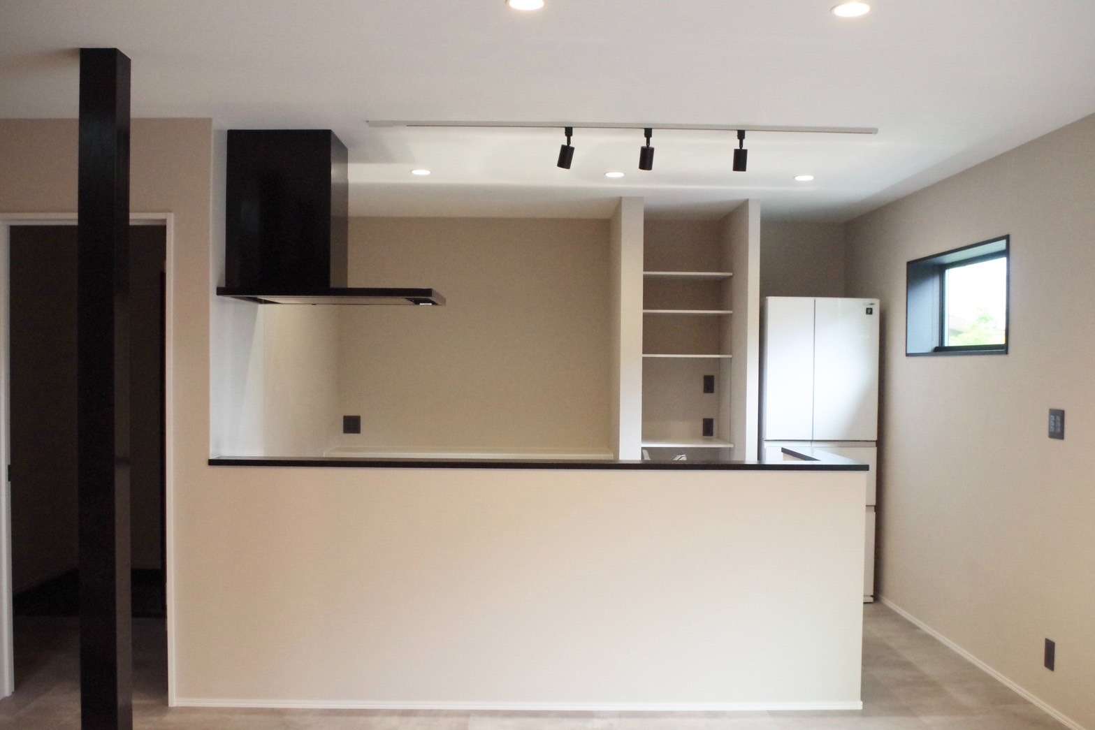 キッチン正面から